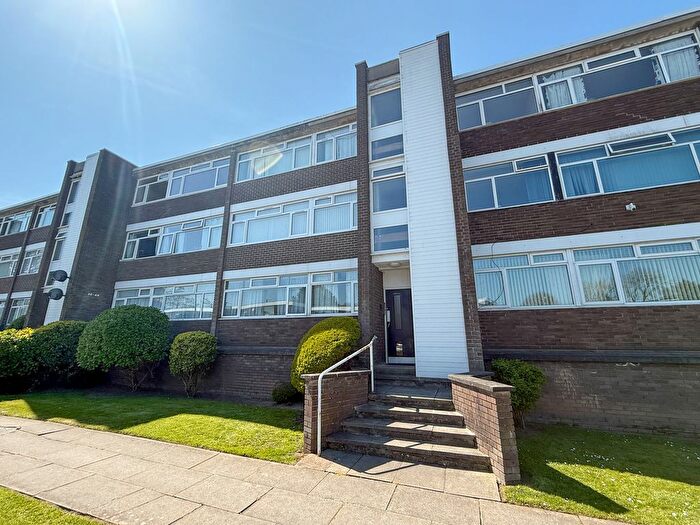 2 Bedroom Flat For Sale In Hornby Road, Wirral, CH62