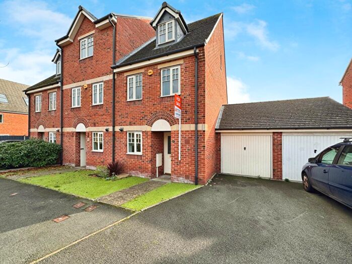 3 Bedroom Town House For Sale In Caroline Court, Burton-on-Trent, DE14