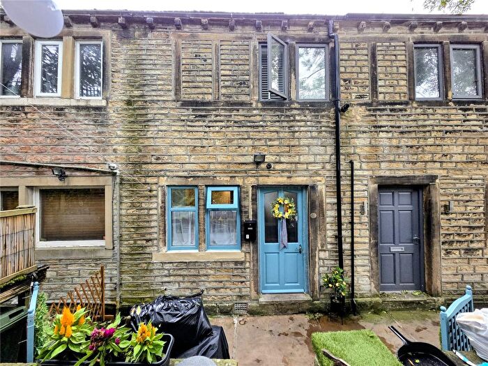 2 Bedroom Flat For Sale In Manchester Road, Linthwaite, Huddersfield, West Yorkshire, HD7