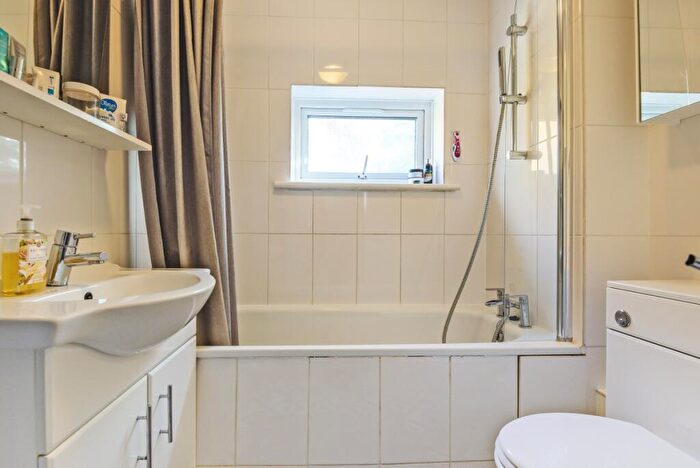 3 Bedroom House To Rent In Shipwright Road, Surrey Quays, London, SE16