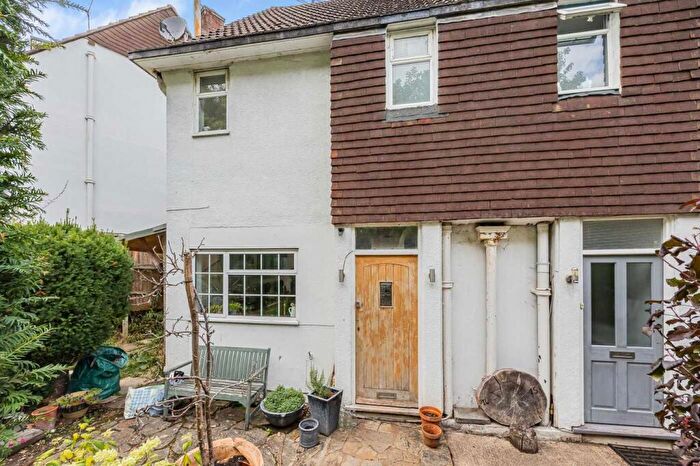3 Bedroom Town House For Sale In Upton Close, Henley-On-Thames, RG9