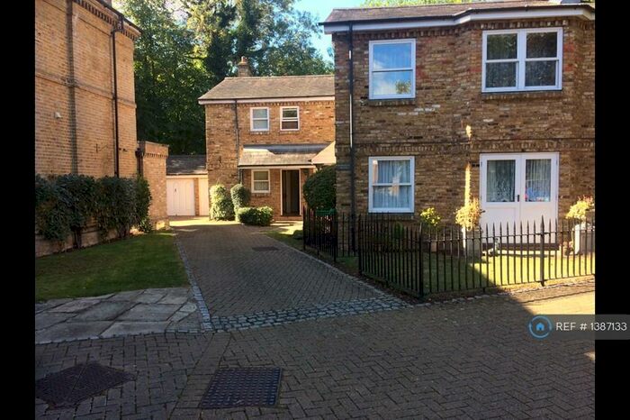 1 Bedroom Flat To Rent In Knowle House, Hoddesdon, EN11