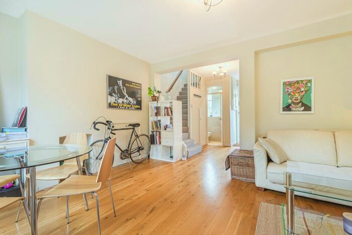 3 Bedroom Flat To Rent In Charlbert Street St Johns Wood, NW8