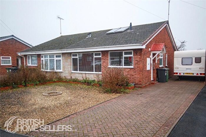 2 Bedroom Bungalow For Sale In Beechfield Drive, Kidderminster, Worcestershire, DY11
