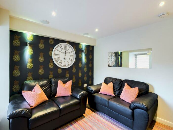 4 Bedroom Terraced House To Rent In Queen Anne Street, Stoke, ST4