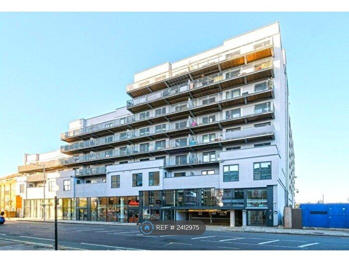 2 Bedroom Flat To Rent In Carlton House, Ilford, IG1