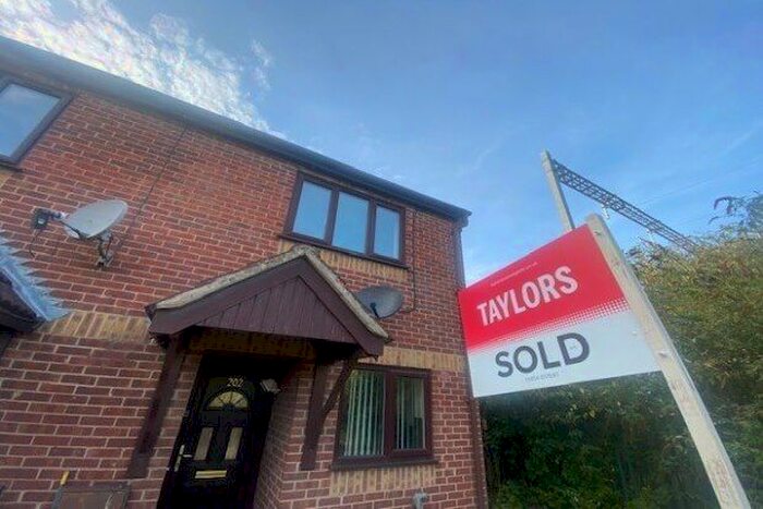 2 Bedroom Property To Rent In New Road, Bristol, BS34