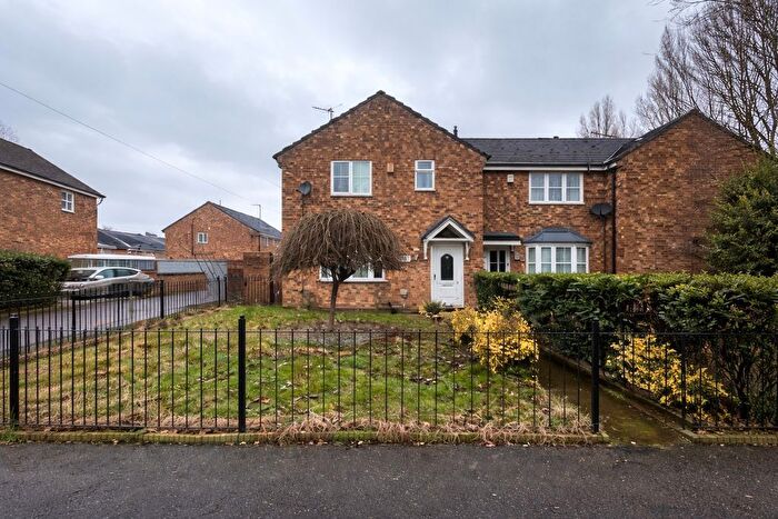 3 Bedroom End Of Terrace House For Sale In Barleigh Croft, Hull, HU9