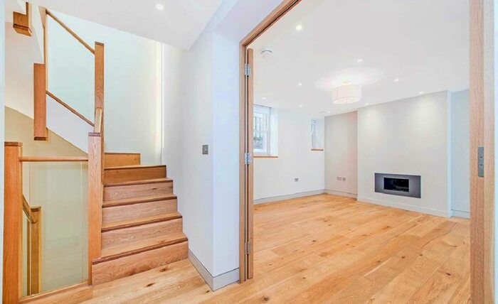 3 Bedroom Property To Rent In Devonshire Mews West, Marylebone, W1G
