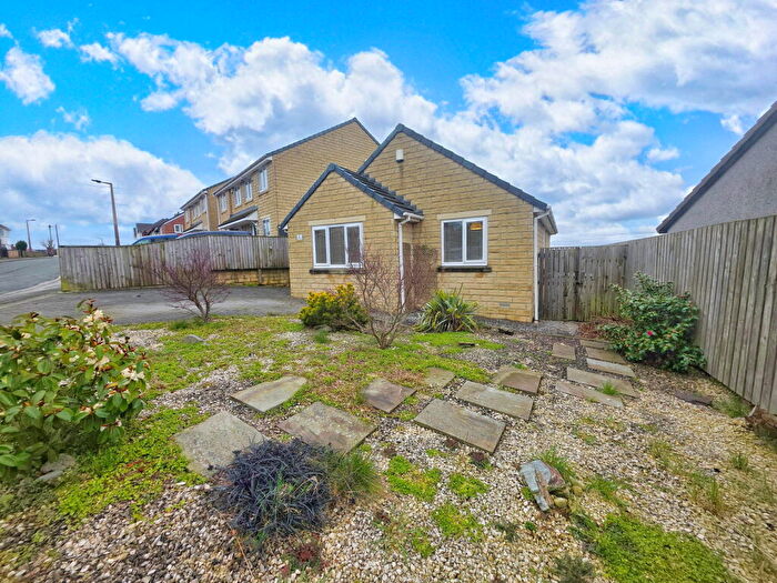 2 Bedroom Detached Bungalow For Sale In Windhill Drive, Staincross, Barnsley, S75