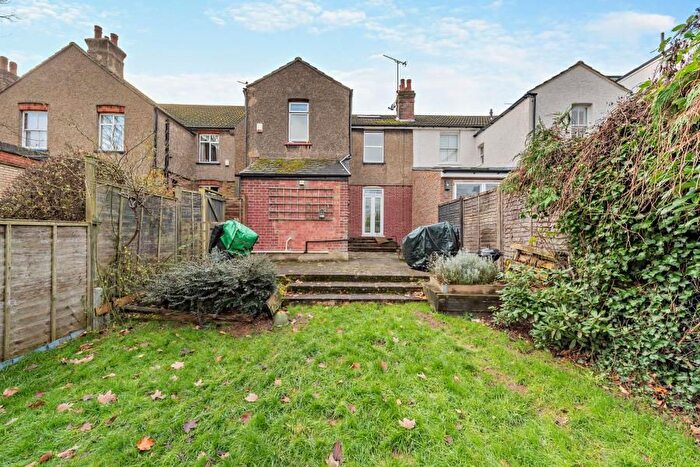 2 Bedroom Flat To Rent In Hallowell Road, Northwood, HA6