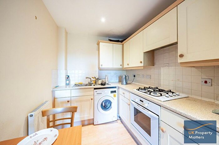 1 Bedroom Flat For Sale In Ballista Court, Great North Way, NW4