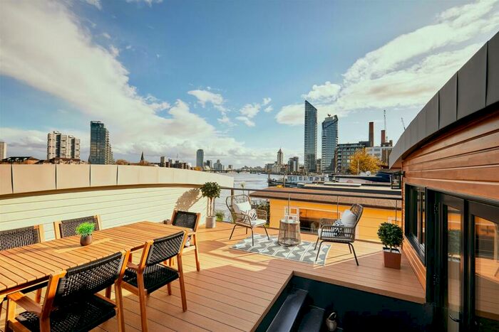 2 Bedroom House Boat To Rent In Cheyne Walk, Chelsea, SW10