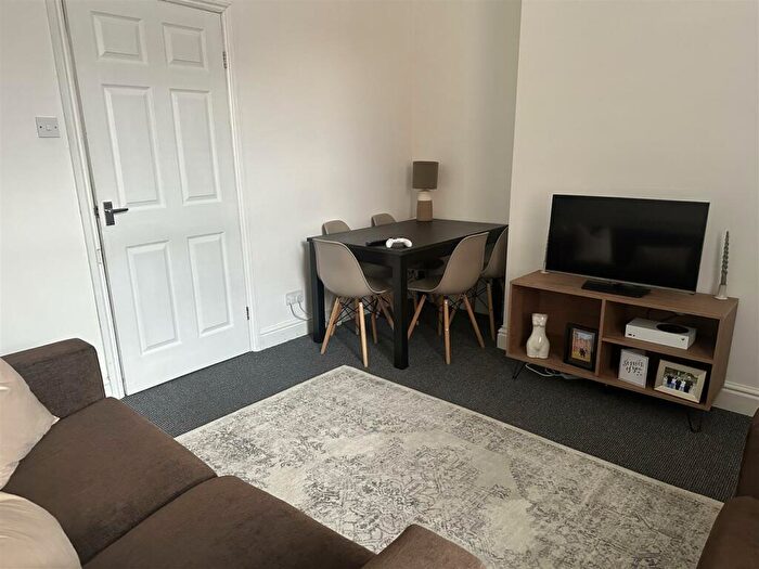 2 Bedroom Apartment To Rent In Grosvenor Gardens, Jesmond Vale, Newcastle Upon Tyne, NE2