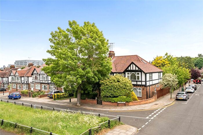 5 Bedroom Semi Detached House For Sale In Clarendon Road, Ealing, W5