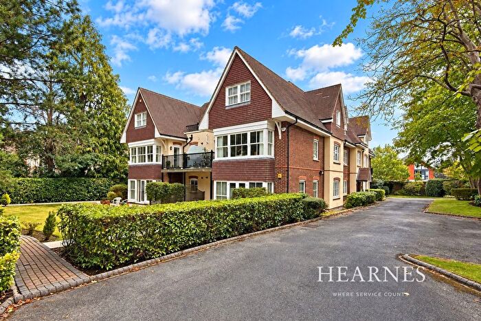2 Bedroom Flat For Sale In Tower Road, Poole, BH13