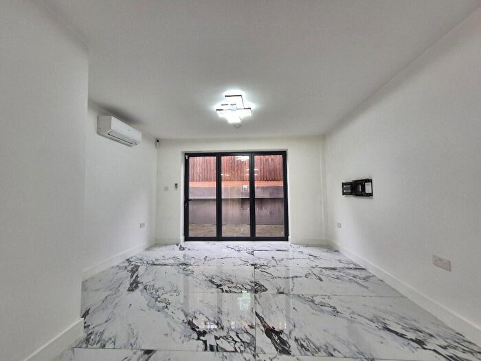 2 Bedroom Detached House To Rent In Mill Lane, London, NW6