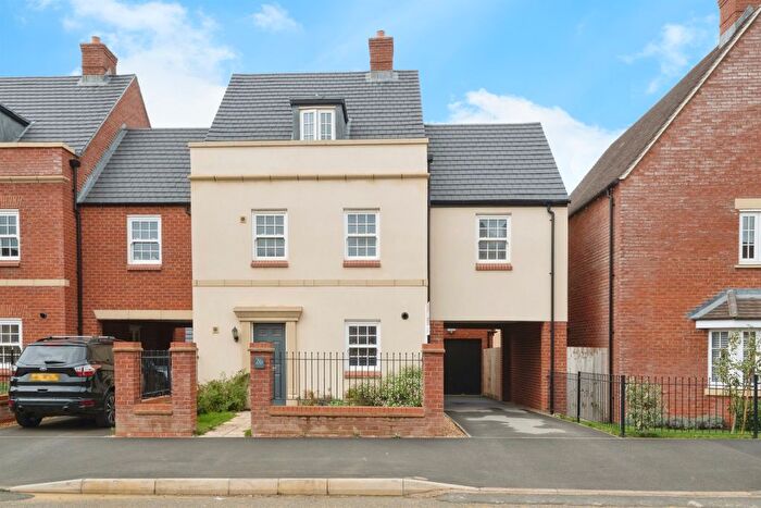 5 Bedroom Property For Sale In Yeoman Road, Towcester, NN12
