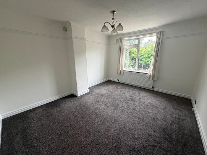 4 Bedroom Semi-Detached House To Rent In West Park Drive West, Leeds, West Yorkshire, Uk, LS8
