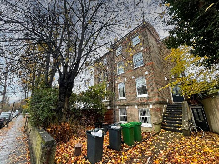 3 Bedroom Flat To Rent In Hartham Road, London, N7