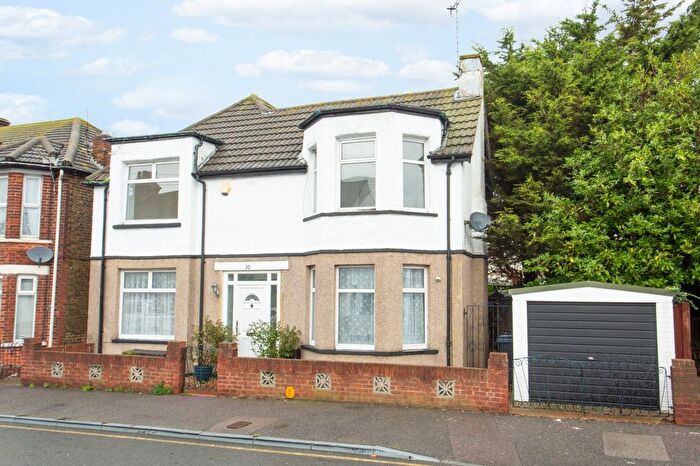 3 Bedroom Detached House For Sale In Fleetwood Avenue, Herne Bay, Kent, CT6