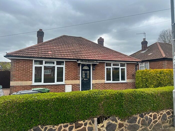 2 Bedroom Detached Bungalow To Rent In Hawthorn Avenue, Luton, Bedfordshire, LU2