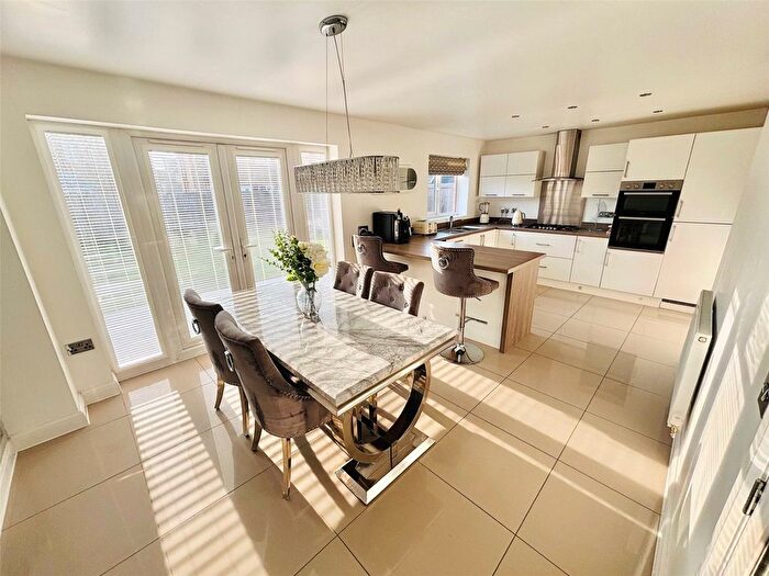 4 Bedroom Detached House For Sale In Waddington Drive, Snaith, Goole, DN14