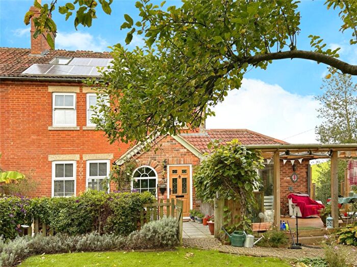 3 Bedroom End Of Terrace House For Sale In Cleeve Terrace, Bratton, BA13