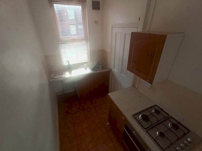 2 Bedroom Terraced House To Rent In Parkfield Row, Beeston, Leeds, LS11