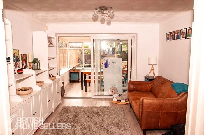 4 Bedroom Detached House For Sale In Lychgate Drive, Waterlooville, Hampshire, PO8