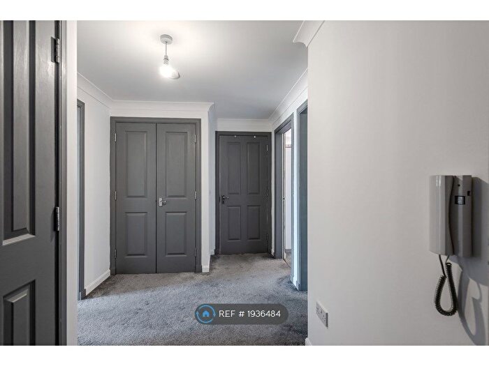 2 Bedroom Flat To Rent In Bughtlin Market, Edinburgh, EH12