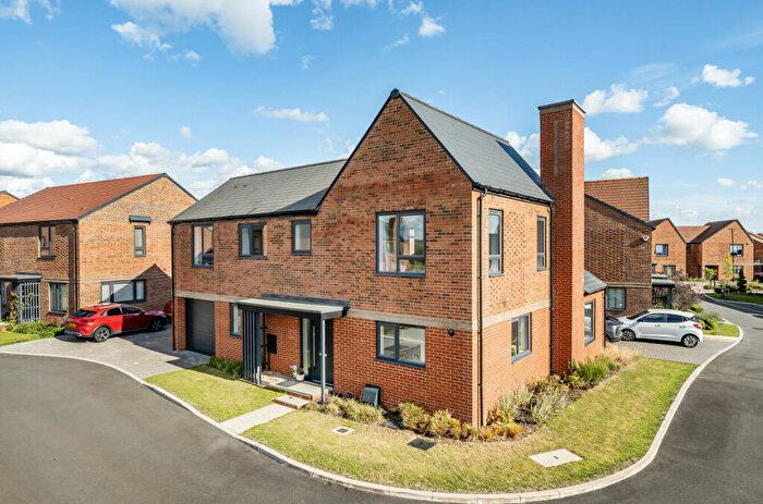 4 Bedroom Detached House For Sale In Hornbeam Way, Godalming, Surrey, GU7