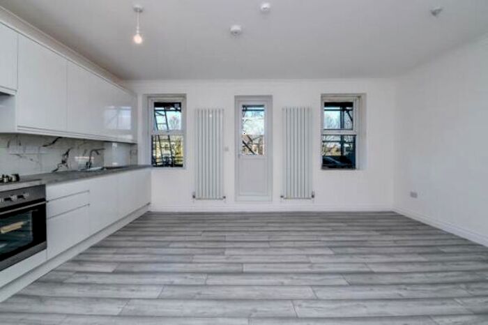 2 Bedroom Flat To Rent In Lower Clapton Road, London, E5