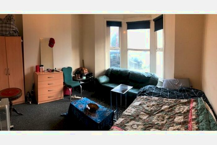 1 Bedroom Studio To Rent In Inverness Place, Roath, CF24