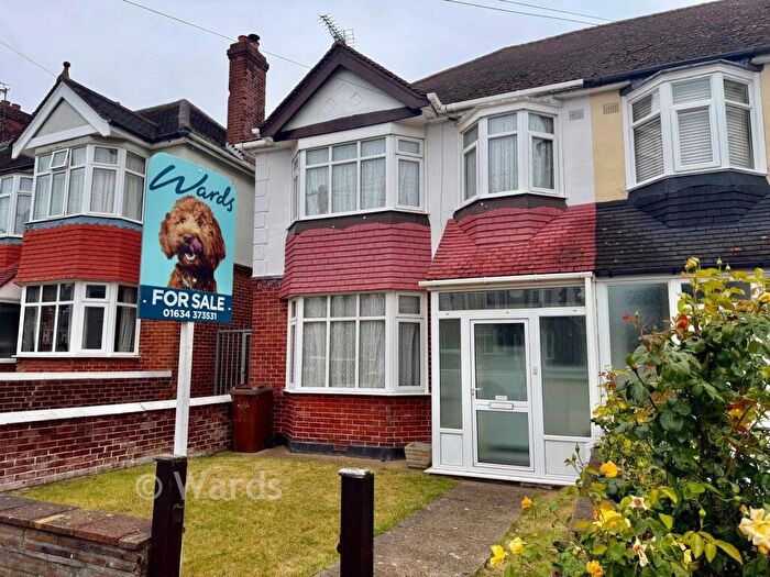 3 Bedroom End Of Terrace House For Sale In Hawthorne Avenue, Rainham, Gillingham, Kent, ME8