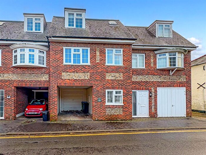 3 Bedroom Town House For Sale In Western Road, Littlehampton, BN17