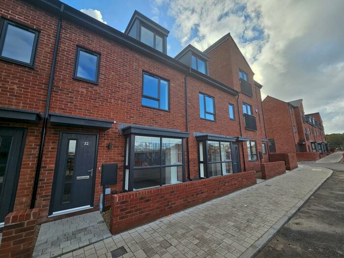 3 Bedroom House To Rent In Soar Lane, Leicester, LE3