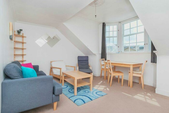 2 Bedroom Flat To Rent In L &# South Bridge, Edinburgh, EH1