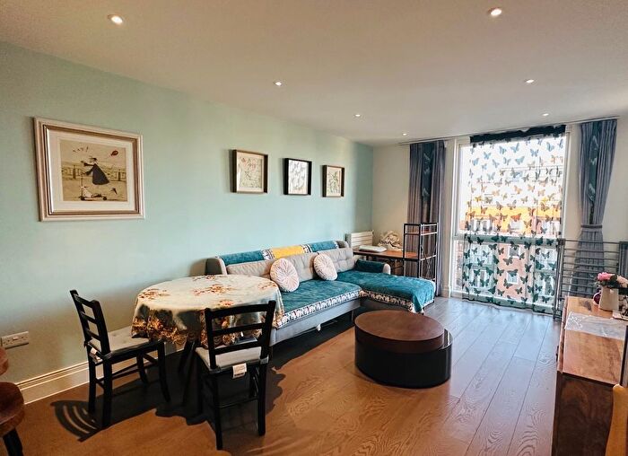 1 Bedroom Flat To Rent In Queenshurst Square, Kingston Upon Thames, KT2