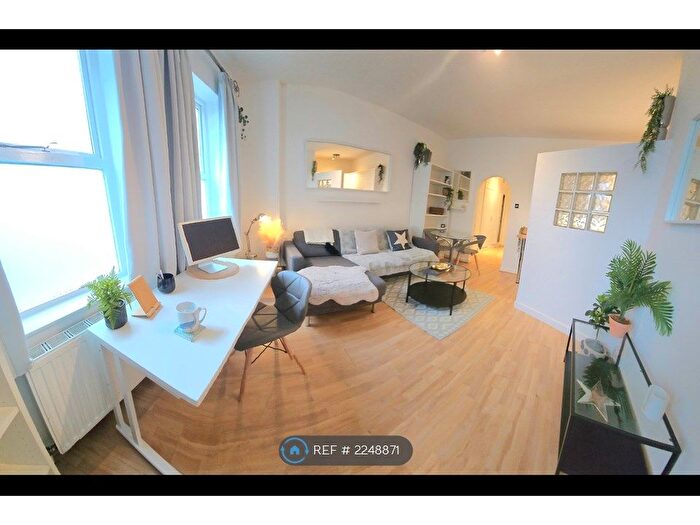 2 Bedroom Flat To Rent In Sandy Lane, Manchester, M21