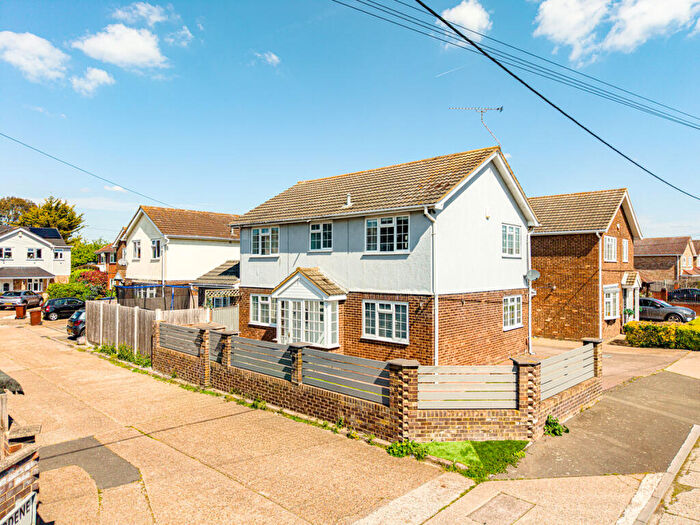4 Bedroom Detached House For Sale In Waterdene Mews, Canvey Island, SS8