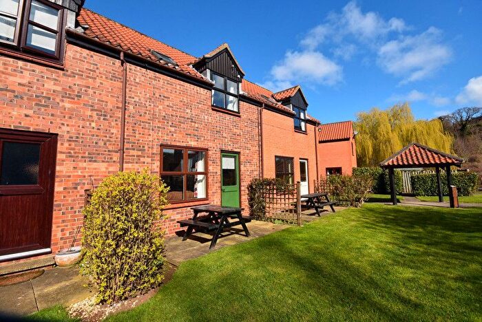 2 Bedroom Cottage For Sale In Larpool Lane, Whitby, YO22