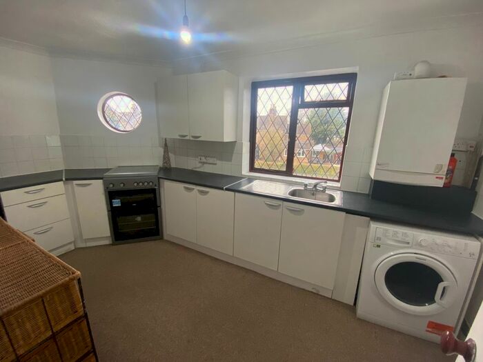 1 Bedroom Flat To Rent In Wendover Road, Staines, Middlesex, TW18