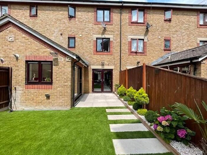5 Bedroom House For Sale In Surma Close, Bethnal Green, London, E1