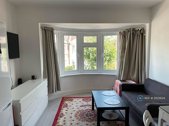 1 Bedroom Flat To Rent In Audley Road, London, NW4