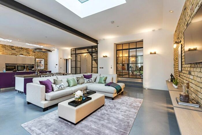 6 Bedroom Detached House For Sale In Willesden Lane, Mapesbury, NW2