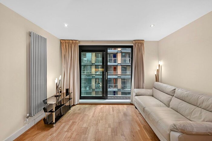 1 Bedroom Flat For Sale In Millharbour, Millwall, E14