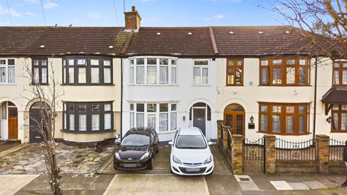 3 Bedroom Terraced House For Sale In Lyndhurst Gardens, Barking, IG11