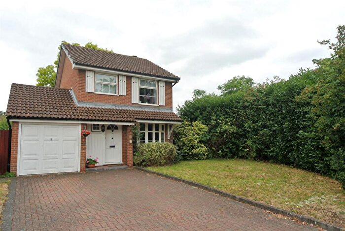 3 Bedroom House To Rent In Cabbell Place, Addlestone, KT15