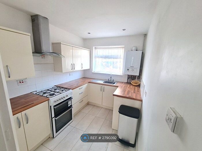 2 Bedroom Flat To Rent In Royal Court, Brentwood, CM14